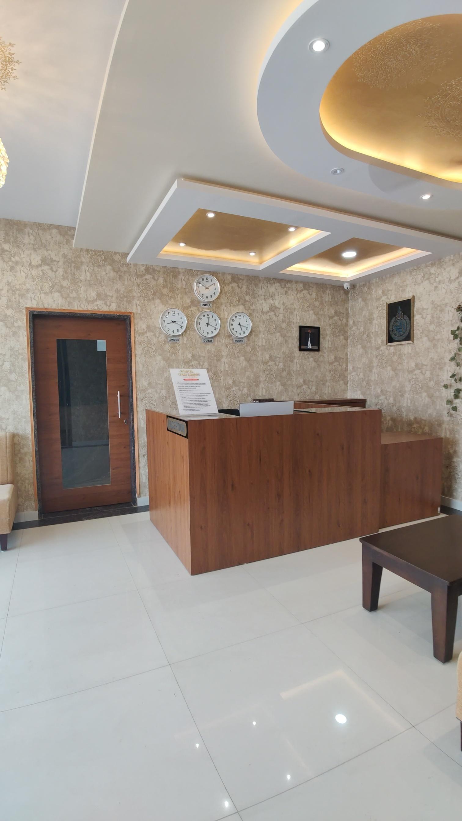 The reception desk at Hotel Itagi Square
