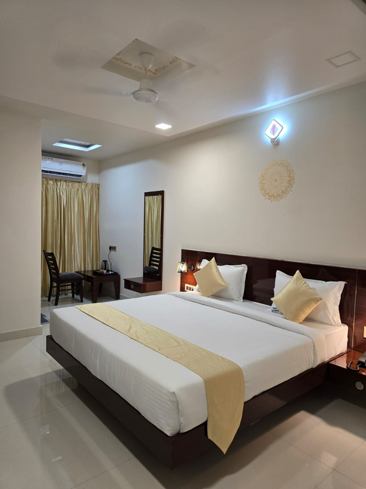 SUITE ROOM